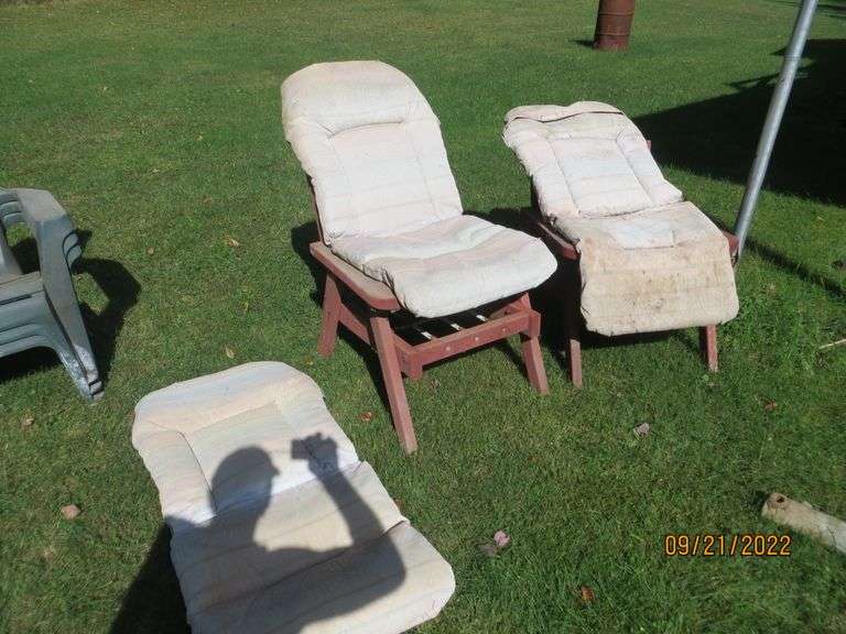 Lawn Chairs Cushions are musty Lambrecht Auction, Inc.