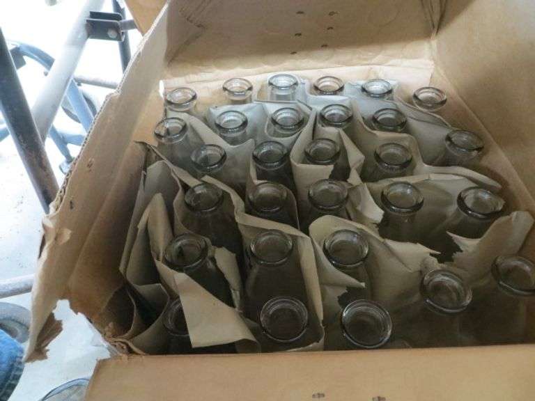 Mount Pleasant Farm Milk Bottles Case Of 29 Lambrecht Auction, Inc.