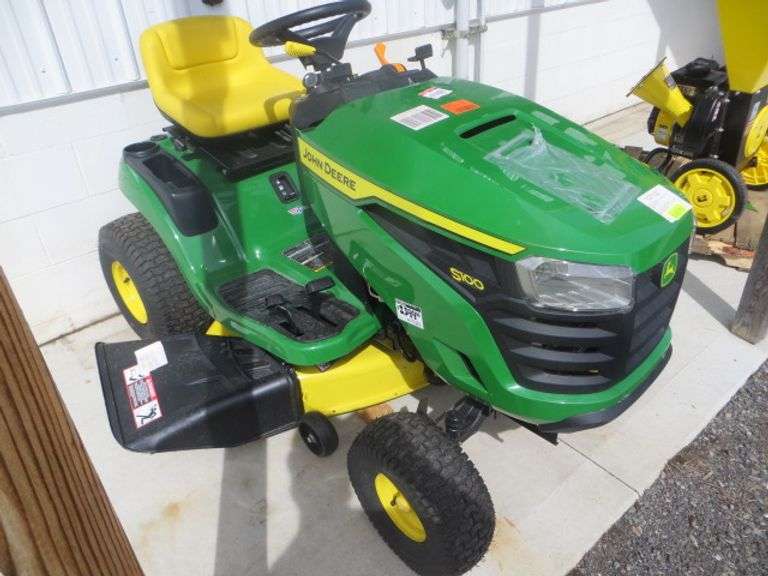 John Deere S100 With 42" Deck Lambrecht Auction, Inc.