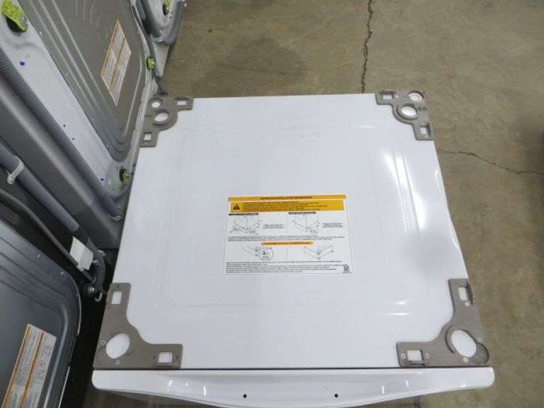 LG Pedestal In White Model WDP4W Lambrecht Auction, Inc.