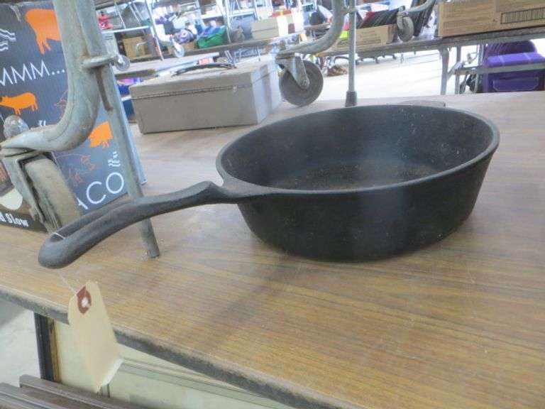 Wagner 1891 10" Deep Cast Iron Skillet Lambrecht Auction, Inc.