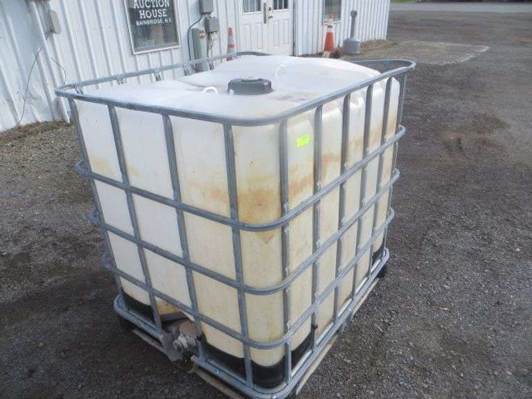 275Gallon Pallet Tank Lambrecht Auction, Inc.