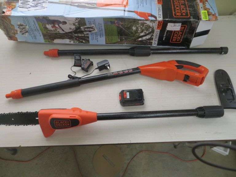 Black & Decker Pole Saw Includes Battery & Charger Lambrecht