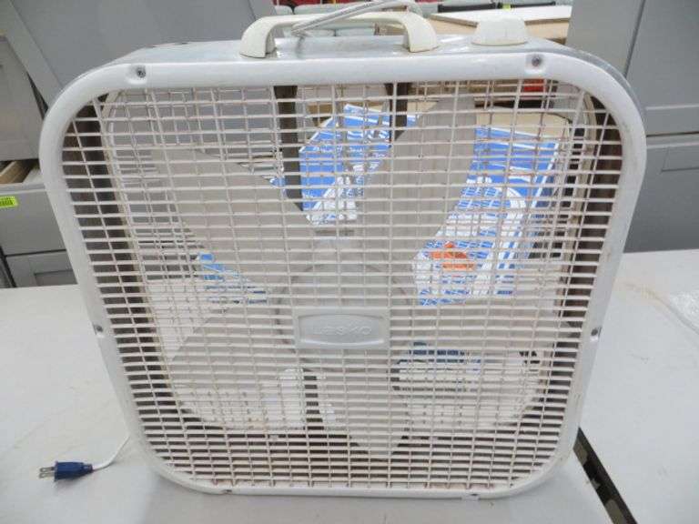 Lasko Box Fan Used Lambrecht Auction, Inc.