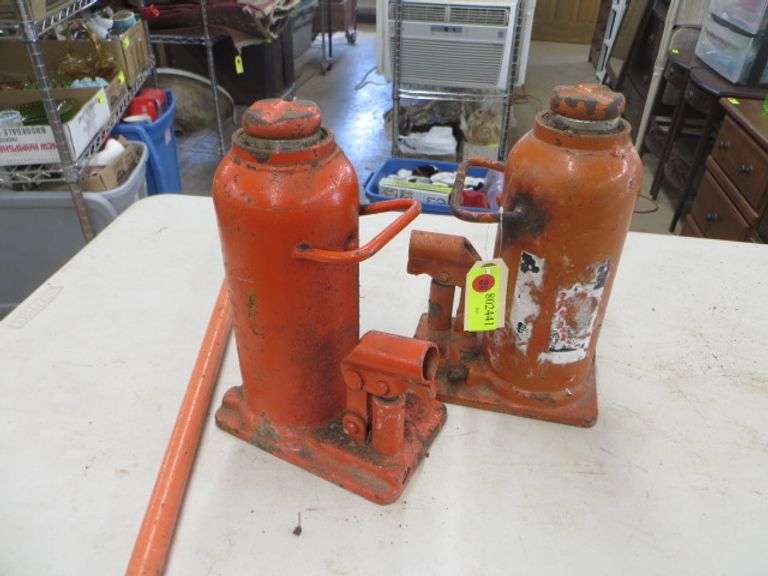 20 Ton? Bottle Jacks Lambrecht Auction, Inc.
