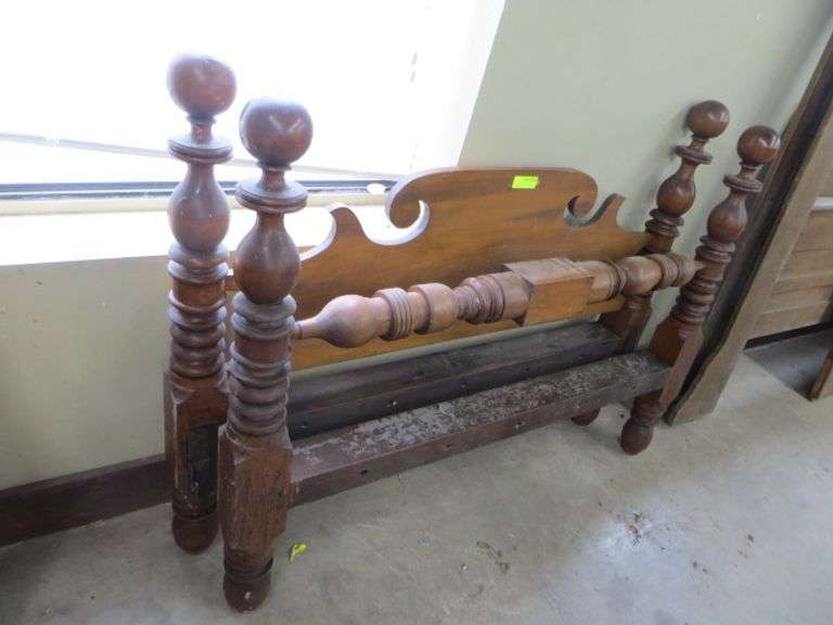 Antique Cannonball Rope Bed No siderails Lambrecht Auction, Inc.