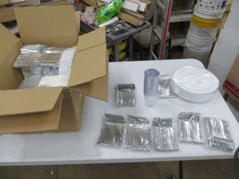 Munfix 700 Count Tableware Set See Details Lambrecht Auction, Inc.