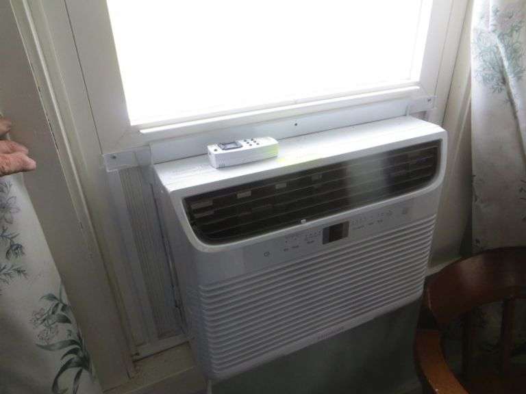 Frigidaire Window Air Conditioner Lambrecht Auction, Inc.