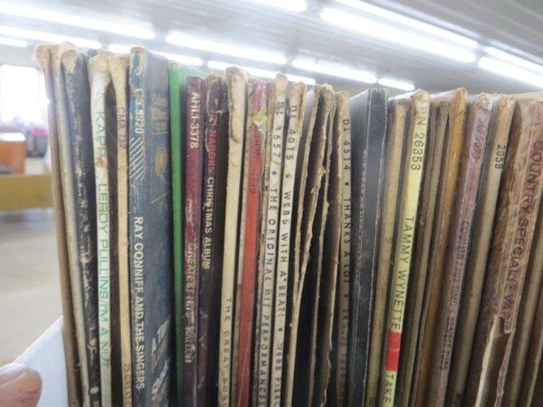 33 RPM Albums Mostly Old Country Lambrecht Auction, Inc.