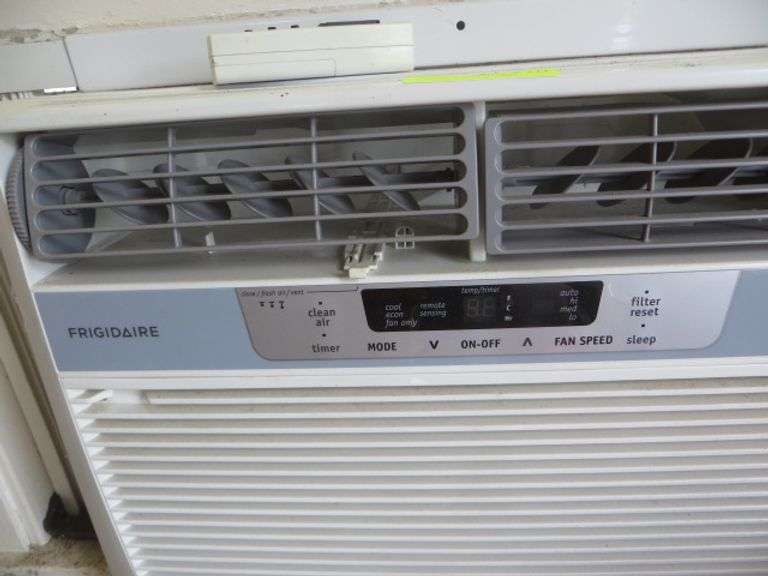 Frigidaire Window Air Conditioner Lambrecht Auction, Inc.
