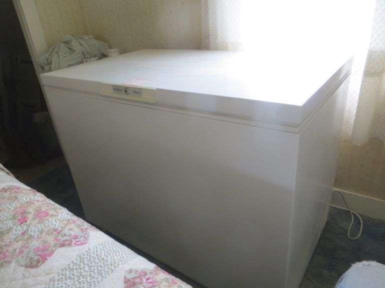 Amana Chest Freezer Lambrecht Auction, Inc.
