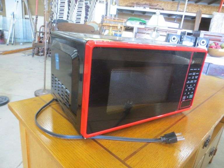 Walmart Small Microwave 700 Watt Lambrecht Auction, Inc.