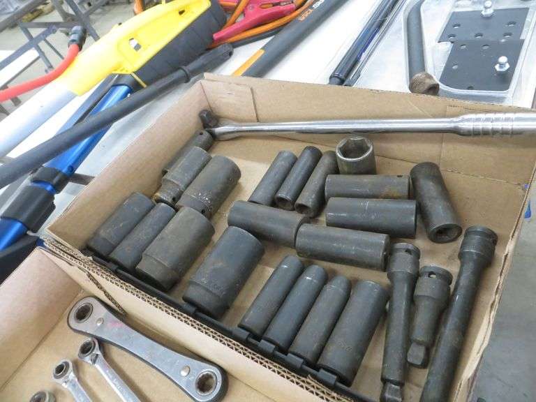 Impact Sockets and NAPA 1/2" Breaker Bar Lambrecht Auction, Inc.