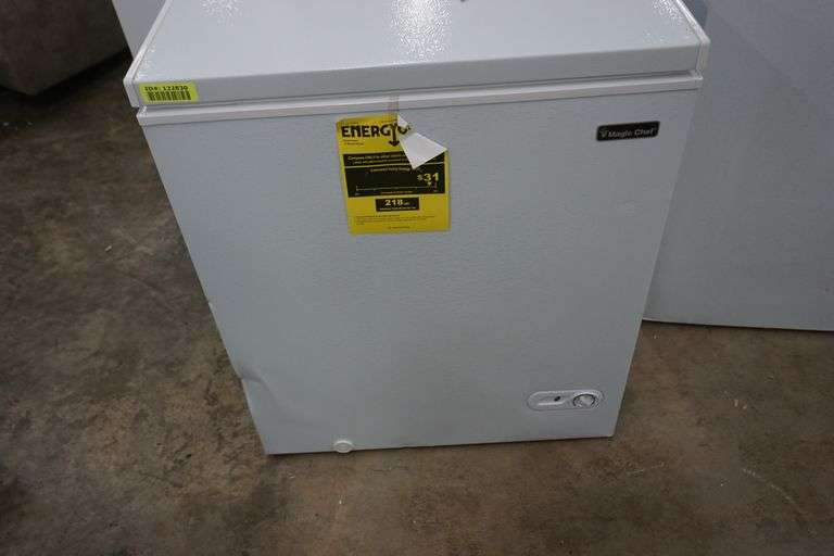Magic Chef 5.0 cu. ft. Chest Freezer in White Lambrecht Auction, Inc.