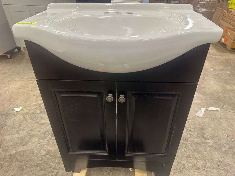 Glacier Bay Chelsea 26 in. W x 36 in H x 18 in. D Bathroom Vanity in