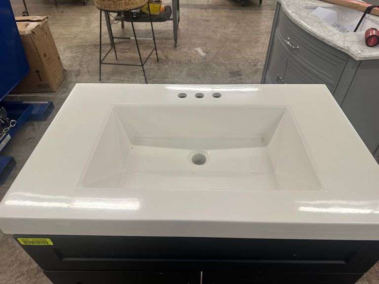 Glacier Bay Everdean 30.50 in. W x 18.75 in. D x 34.14 in. H Bath