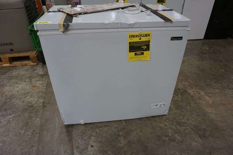 Magic Chef 7.0 cu. ft. Chest Freezer in White Lambrecht Auction, Inc.