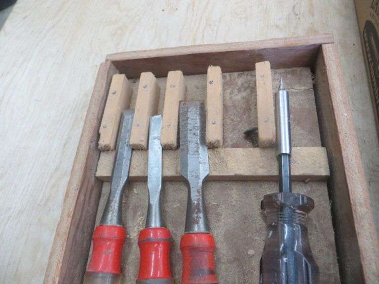 Dead blow and claw hammers, wood chisels Lambrecht Auction, Inc.