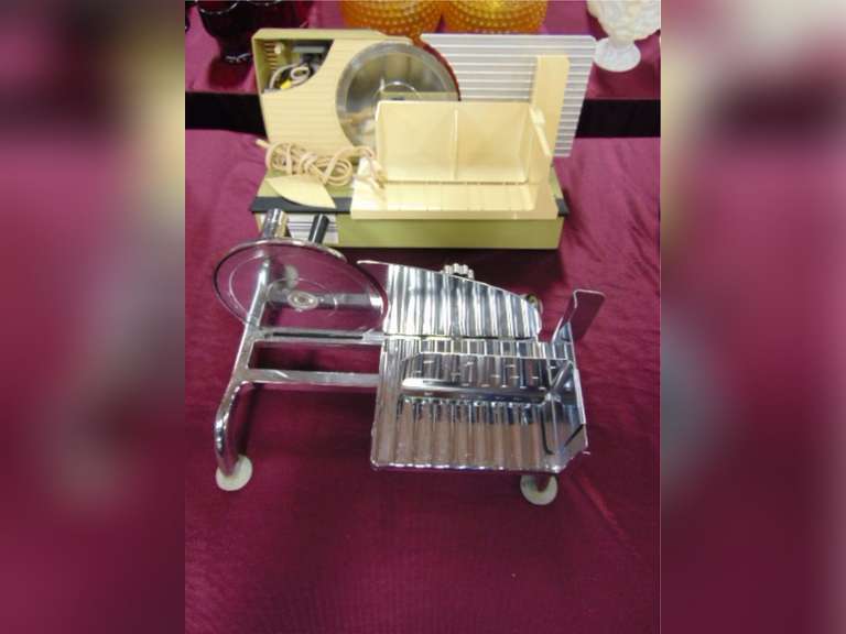 Manual food slicer & Rival electric food slicer (plastic piece broke off) SEE PICS Lindsay