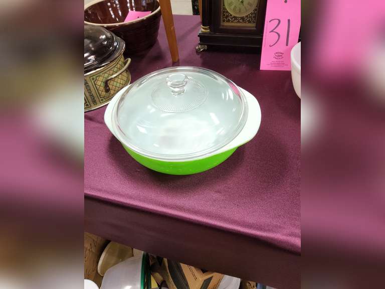 pyrex-2qt-baking-dish-w-lid-lindsay-auctions-realty-llc