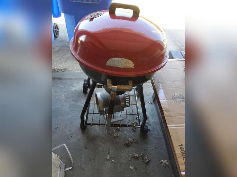 Thermos charcoal grill w/ ash bucket & tongs Lindsay Auctions