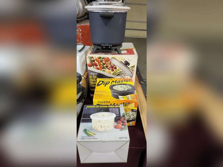 Dazey 8qt stocker plus multicooker/slow cooker w/ box, Rival 1.5qt