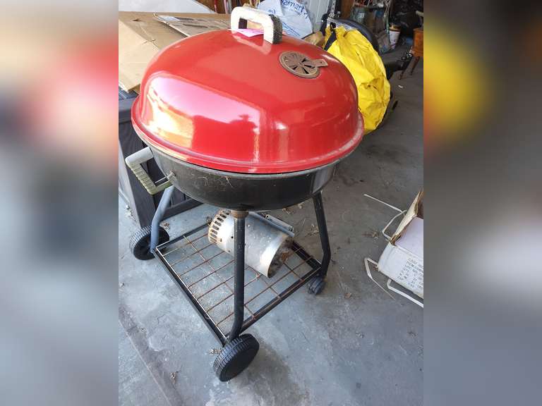 Thermos charcoal grill w/ ash bucket & tongs Lindsay Auctions