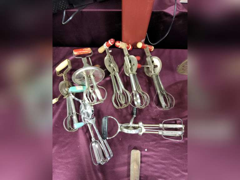 7 vintage hand mixers Lindsay Auctions & Realty LLC