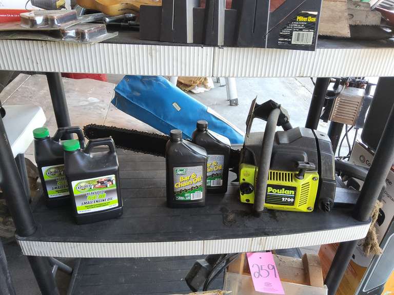 Poulan mod 2700 chainsaw w/ 2 qts bar & chain oil & 2 qts SAE30 small