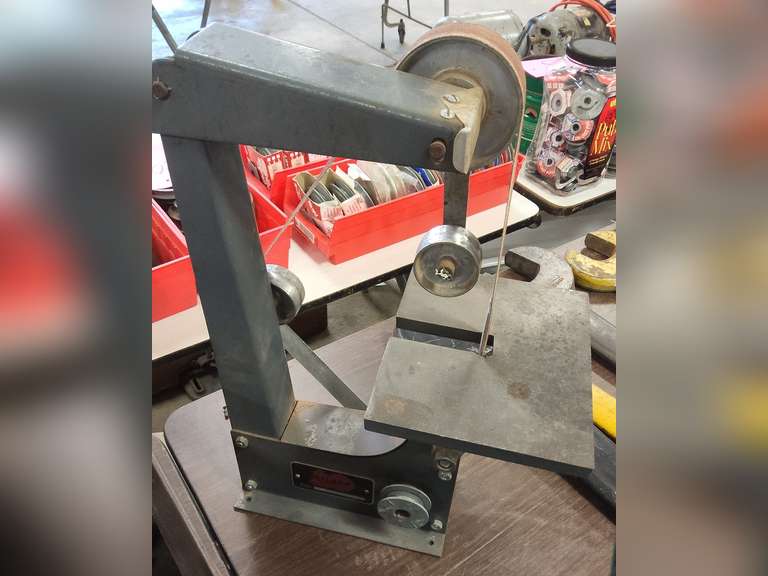 Belsaw Machinery Co. Mod 1080 (has belt) Lindsay Auctions & Realty LLC