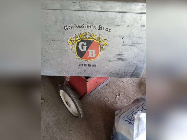 Vintage alum. chest cooler marked Griesedieck Brothers Beer Lindsay