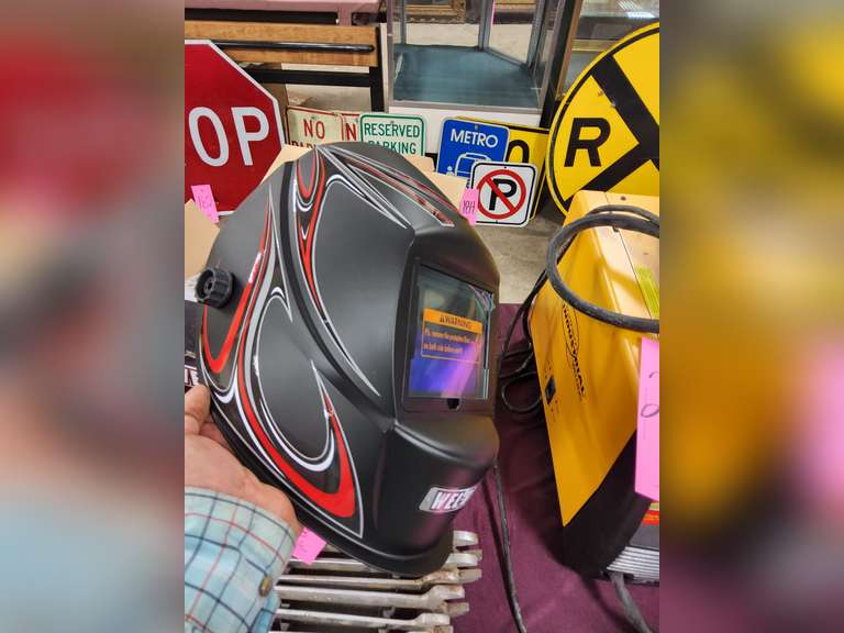 Welbilt auto darkening welding helmet Lindsay Auctions & Realty LLC