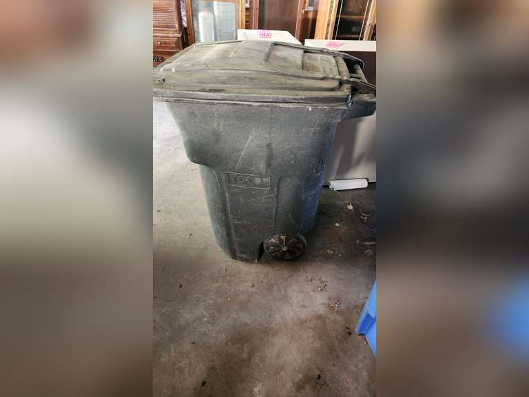 Toters approx 96 gallon rolling trash can Lindsay Auctions & Realty LLC