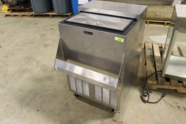 Perlick Ice Maker Model 8C24 Lawler Auction Company