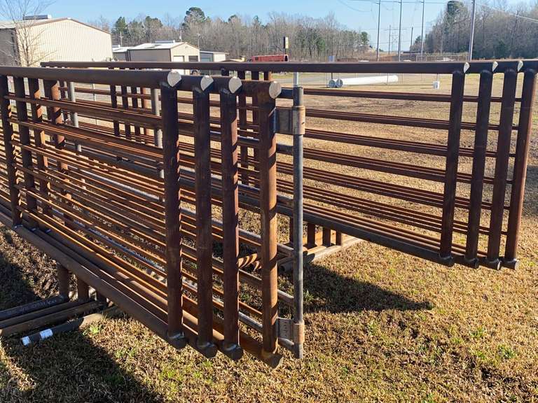 Heavy Duty Freestanding Cattle Panels, 24FT, New Lawler Auction Company