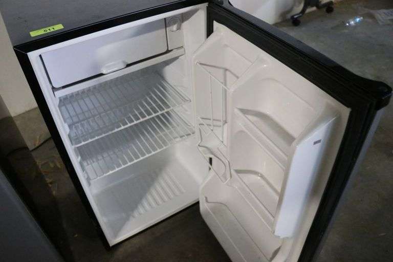 MAGIC SHEF SMALL REFRIGERATOR Lawler Auction Company