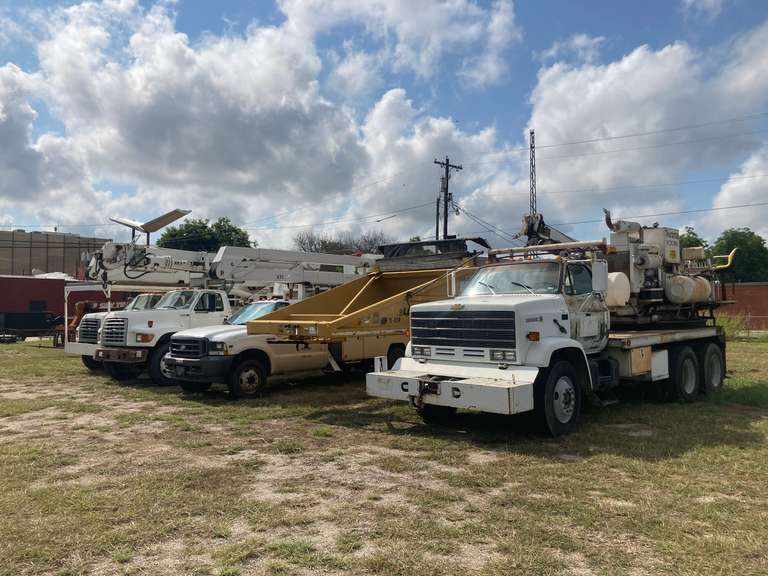 TNT Auctions & Trailers