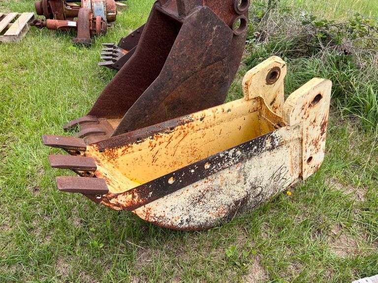 12" Ditch Bucket for John Deere 310 Backhoe Leap Auctions, LLC