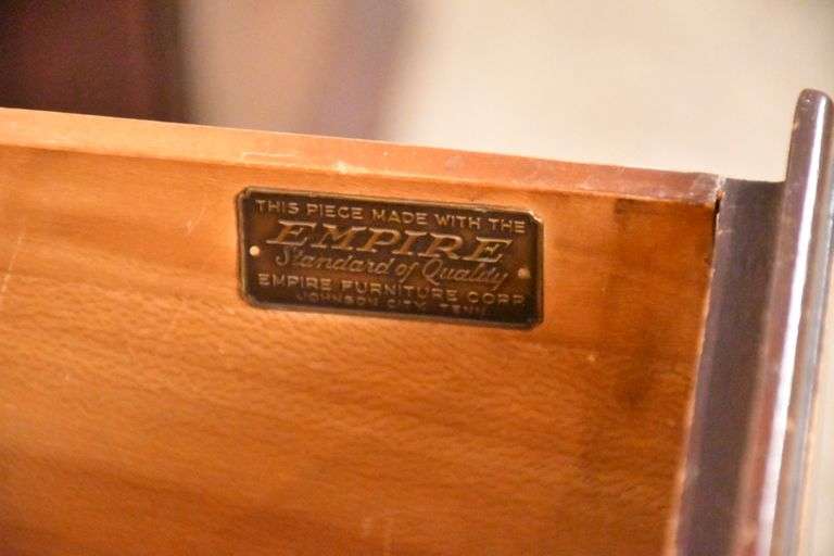 Empire Furniture Co. mahogany kneehole vanity; 729125 R.H. Lee & Co