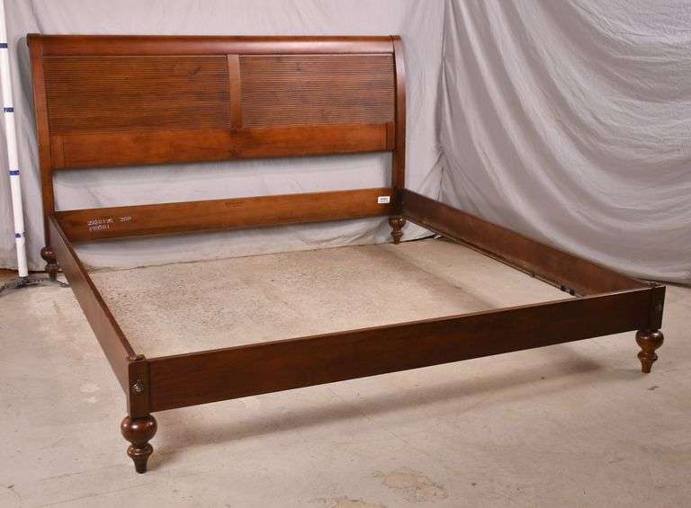 Ethan Allen cherry king size platform sleigh bed with bolton rails; 681381 R.H. Lee & Co