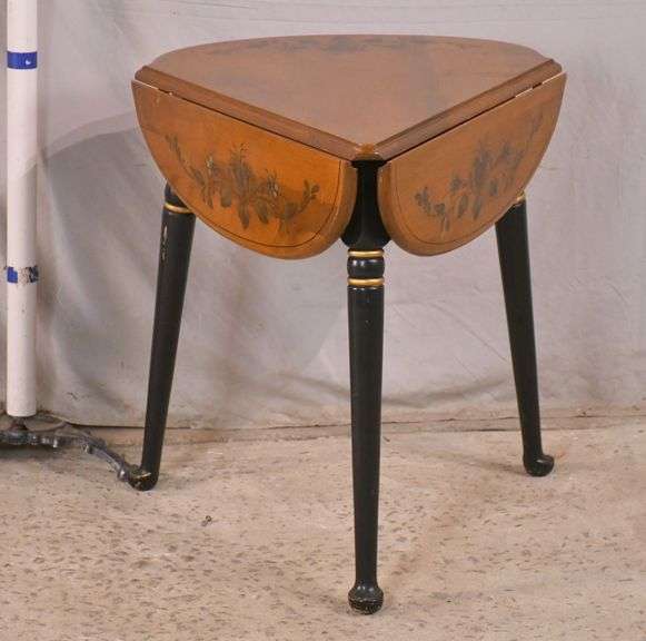Ethan Allen decorated drop leaf 3 leg side table; 253227 R.H. Lee & Co. Auctioneers