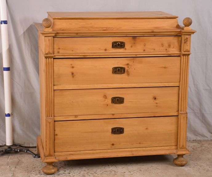 Pine 4 drawer bachelor's chest with fluted columns; 68937 R.H. Lee
