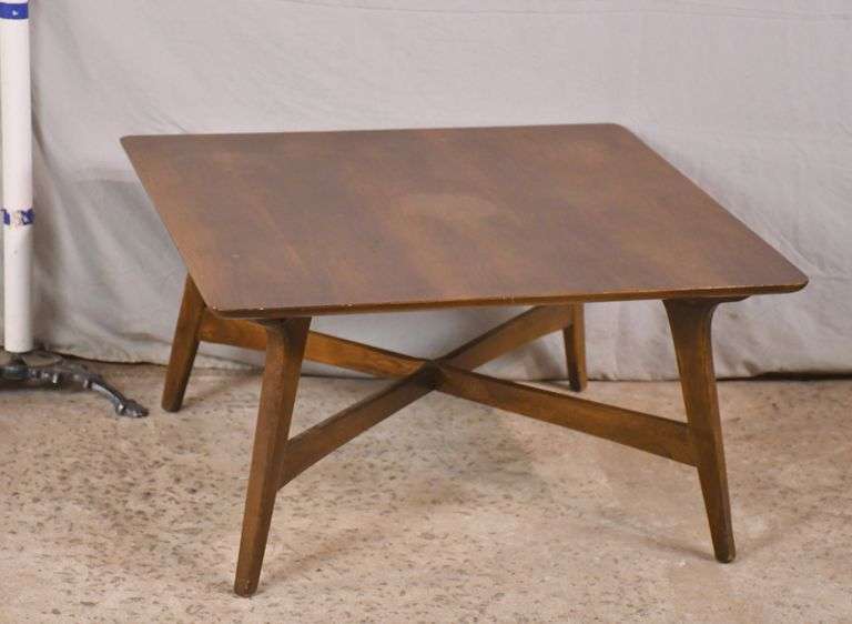 Walnut midcentury style coffee table with "x" stretcher base; 697666 R.H. Lee & Co. Auctioneers