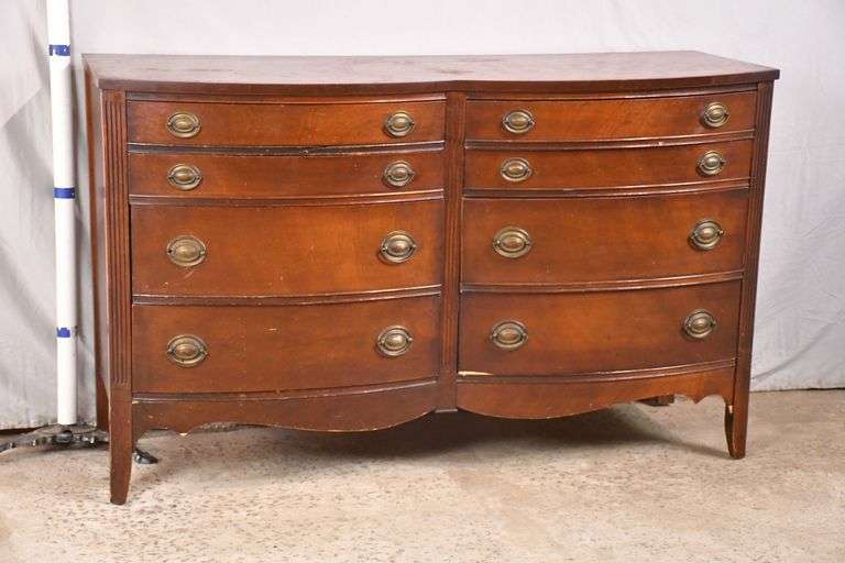 Dixie mahogany double bow front dresser with fluted columns; 747810