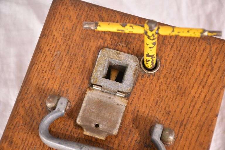 Plasschaert early racing pigeon timer in oak case; 1120145 R.H. Lee