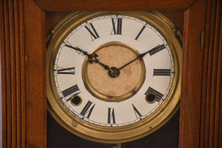 New Haven Clock Company parlor clock; 1120124 R.H. Lee & Co. Auctioneers