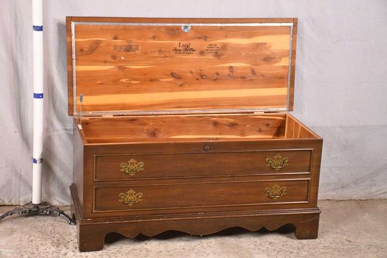 Lane "Legacy Love Chest" mahogany lift top cedar chest; 748131 R.H