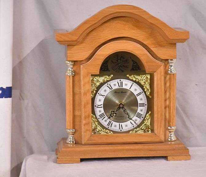 Daniel Dakota oak shelf clock with Westminster chime; 11499005 R.H