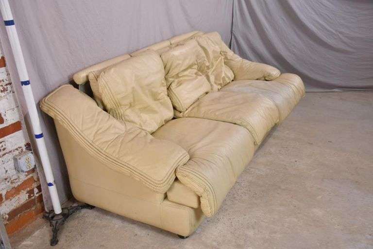 Roche Bobois vintage offwhite leather sleeper sofa; 3362703 R.H