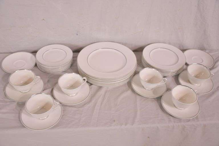Set of Royal Doulton "Argenta" china; 1054666 R.H. Lee & Co. Auctioneers